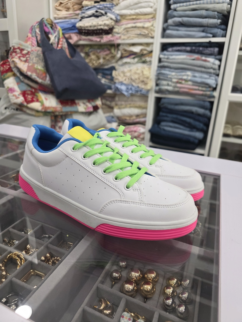 NWOT Cape Robbin - Color block sneaker